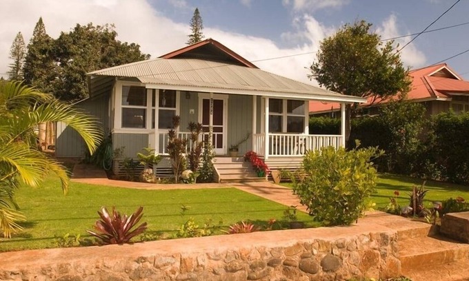 Lanai City Cottage | Charming, Beautifully Remodeled, Historic Plantation Home