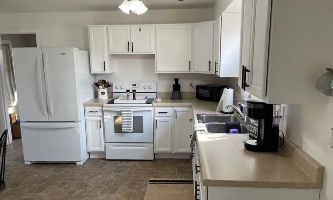 Arthur House | Charming Bungalow Nestled in the Heart of Amish Country!