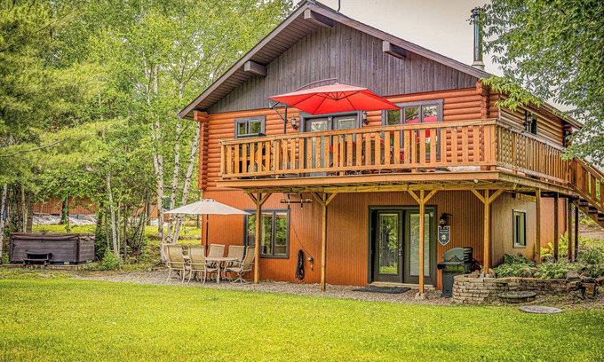 Notre-Dame-de-la-Merci Cottage | Charming 3-bedroom cottage in fantastic Notre-Dame-de-la-Merci with WiFi, AC