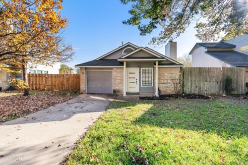 Greenslopes At Lake Creek House | Charming casa near historic Downtown, Kalahari etc
