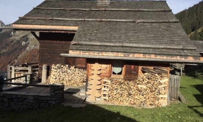 Les Lindarets Ski Chalet | Charming chalet South-facing view In the heart of the Portes du Soleil