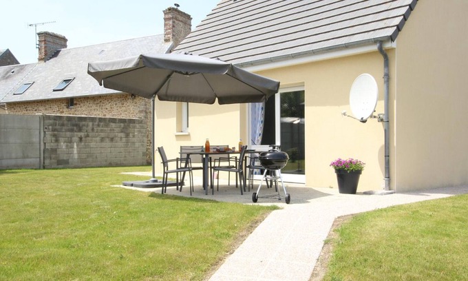 Pirou Cottage | Charming Coastal Cottage: Garden, Bikes, Family-Friendly, Close to Beach & Historic Sites