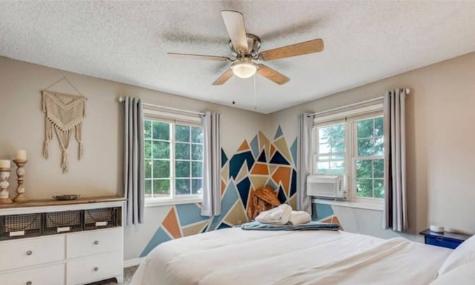Colorado Springs Cottage | Charming Cottage 2-Min Walk to Red Rock Open Space and close to all activities!