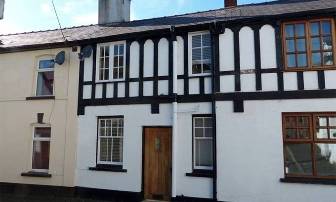 Brecon Cottage | Charming Cottage in Brecon, sleeps 6 people. Pets welcome!n