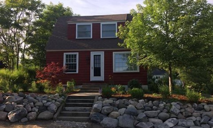 Northport House | Charming cottage in the village. Walk everywhere. Air conditioning. Dog ok.