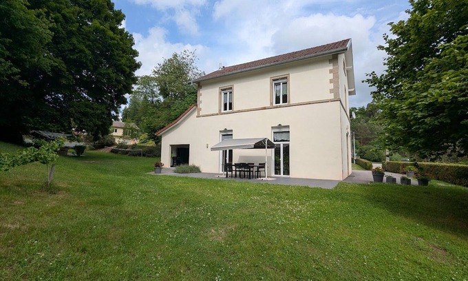 Urimenil Cottage | Charming Countryside Retreat with Modern Comforts near Hiking Trails and Lakes