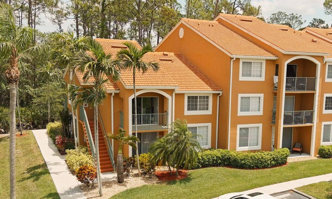 Naples Condo | Charming & cozy 1 bedroom, 1 bathroom condo with preserve