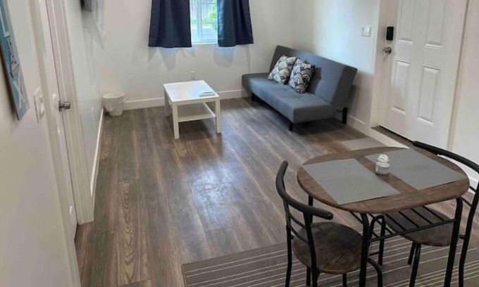 Woodland Hills House | Charming Cozy Newly Built Unit