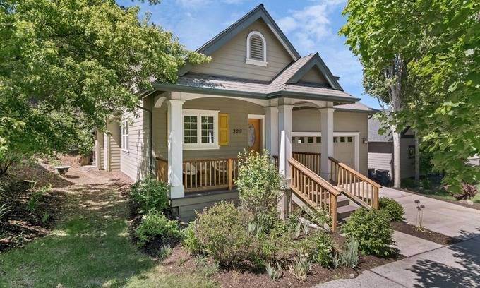 Southern Crossing House | Charming Craftsman short walk Old Mill river path