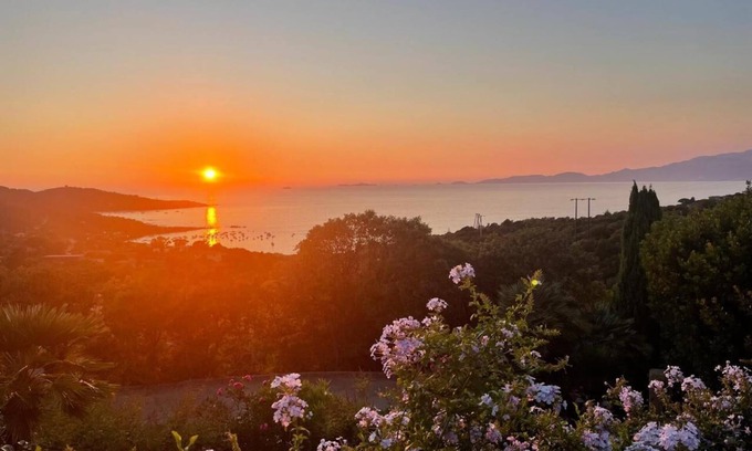 Portigliolo House | Charming family villa with exceptional view of the Iles Sanguinaires
