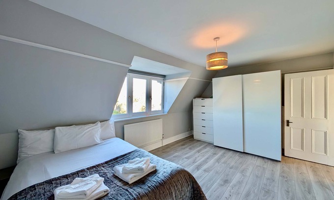 London Borough of Bromley Apartment | Charming Flat in Bromley, London