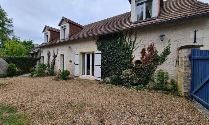 Vallieres-les-Grandes Cottage | Charming Home near Loire Castles - Spacious, All-Inclusive, WiFi, Parking, Garden, Sleeps 8
