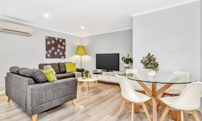 Glenelg North Apartment | Charming Glenelg Stay, Walking Distance to Beach