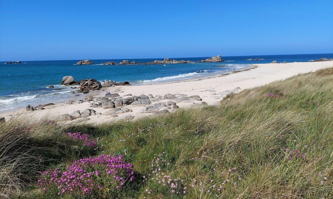 Saint-Pol-de-Leon Cottage | Charming granite stone cottage between land and sea, in St Pol de Leon