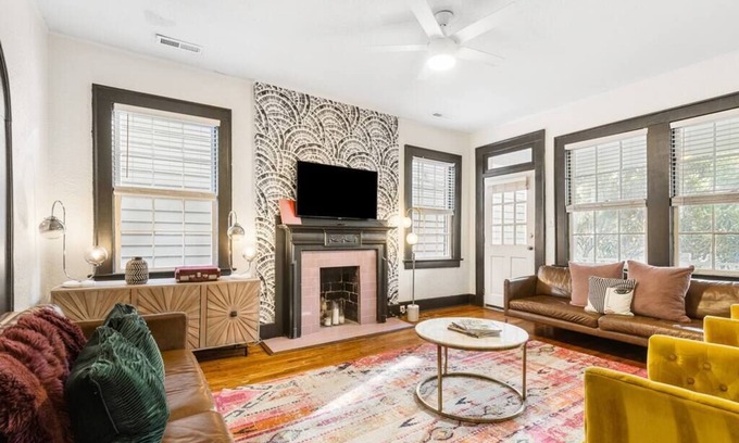 Cannonborough Elliotborough House | Charming Historic Downtown Abode! King Street