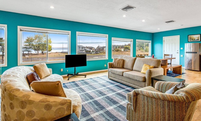 Hansville House | Charming home by the sea with ocean view, fast WiFi & W/D - for work & play