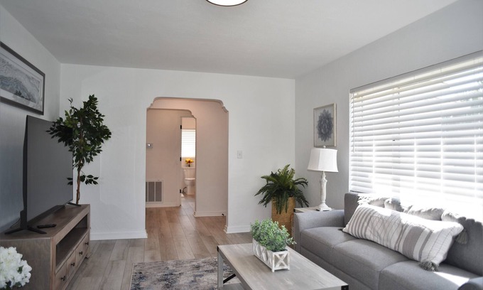 North Hyde Park House | Charming home in the heart of south tampa, near Hyde Park village and Bayshore
