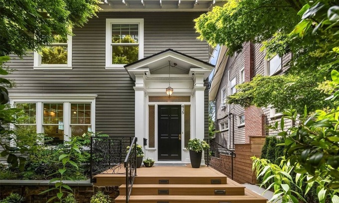 Broadway House | Charming house with Space Needle view in historic Capitol Hill Seattle