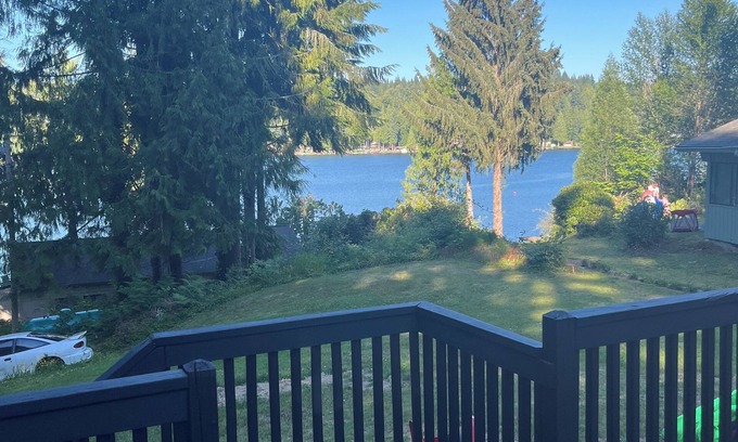 Lake Roesiger House | Charming Lakeview Cottage