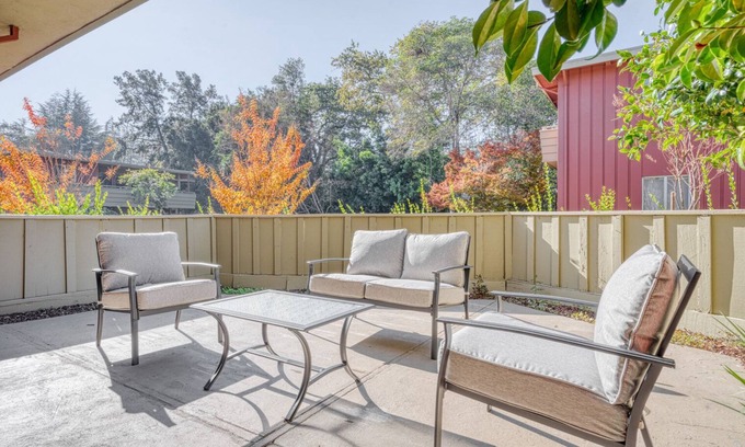 Los Gatos Apartment | Charming Los Gatos 2BR w/W/D & Pool, 10 mins to Netflix, by Blueground