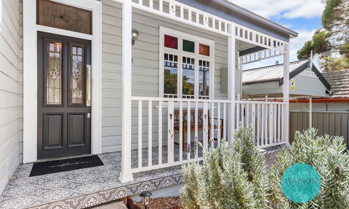 Merewether House | Charming Merewether Cottage