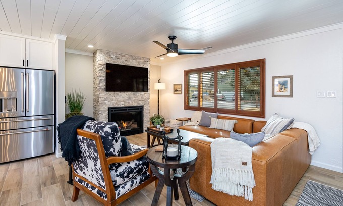 Coconino Estates House | Charming Modern Farmhouse In The Pines