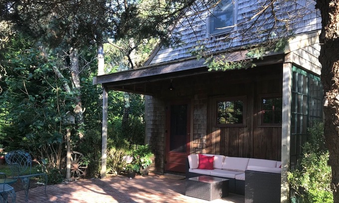 West of Town House | Charming, Newly Renovated , Cottage in Family Friendly Neighborhood.