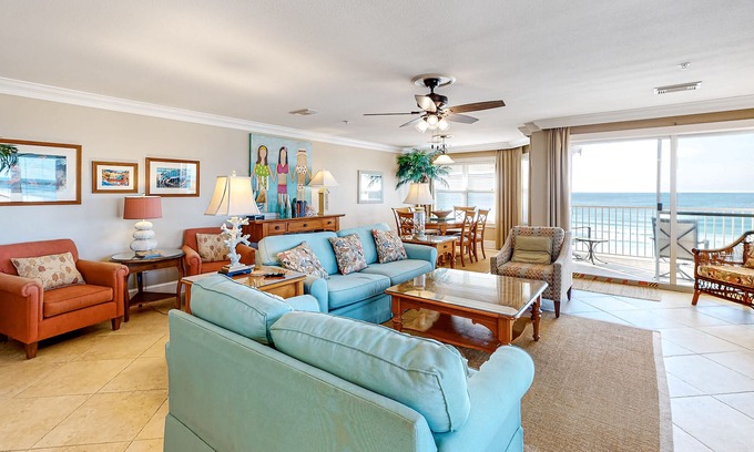 Crystal Beach Condo | Charming oceanfront condo with pool, hot tub, Gulf view, & washer/dryer