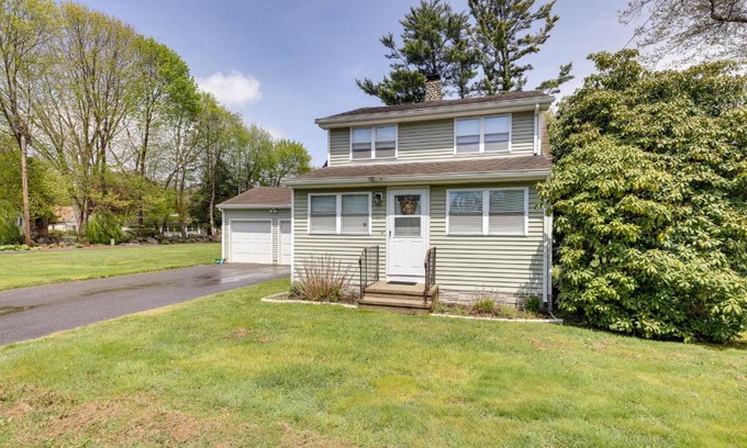 Saybrook Manor House | Charming Old Saybrook Home Half-Mi to Sand and Sea!