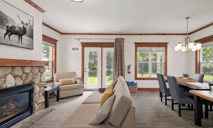 The Blue Mountains Ski Chalet | Charming One Bedroom at Snowbridge- Blue Mountain