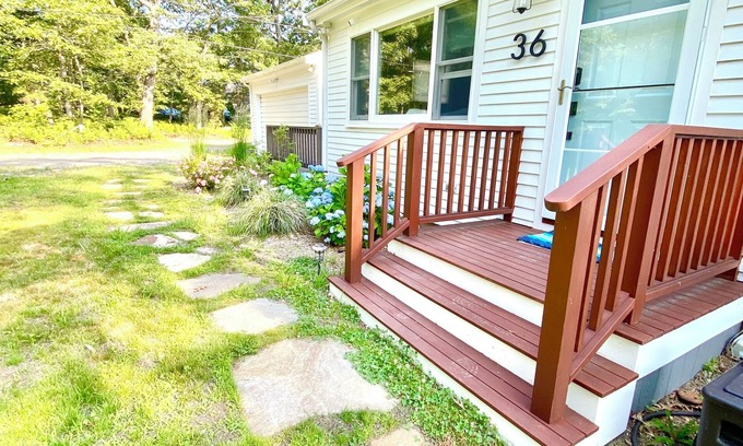 Vineyard Haven House | Charming Recently Renovated 3-Bedroom Retreat