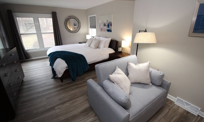 Des Moines House | Charming Remodeled Home in Des Moines - Convenient and Comfortable Stay