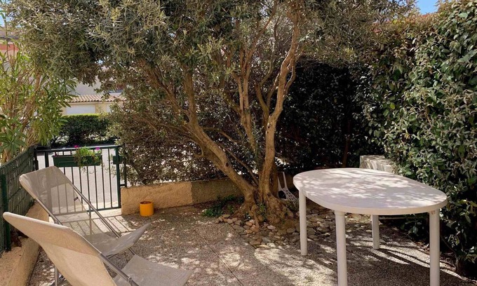 Meze Apartment | Charming Renovated Studio Near the Beach with Private Garden Parking