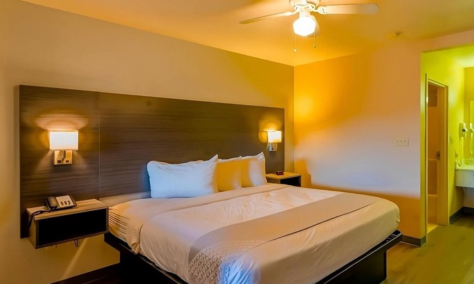 Sweet Home Hotel | Charming Room beside La Terraza Grill with Pool Access and Free Breakfast