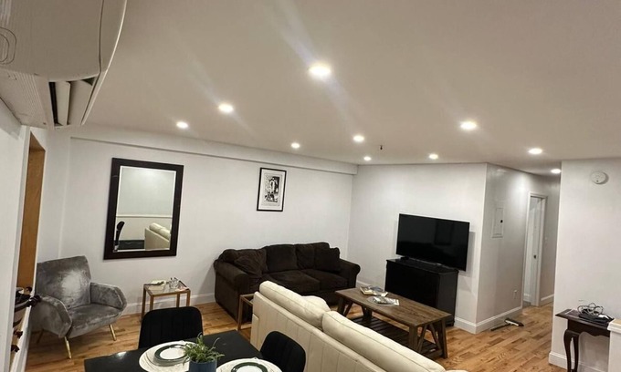 Queens House | Charming ROOMS in Queens, NY with Washer and dryer and central air
