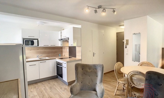 Lamalou-les-Bains Apartment | Charming Studio with Terrace, Near Thermal Baths and Town Center in Lamalou-les-Bains