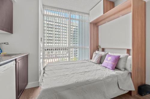 Fort York Apartment | Charming Studio in Downtown Toronto