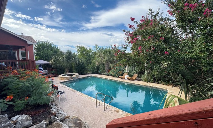 Bastrop Cottage | Charming Studio in wonderful Bastrop with Pool