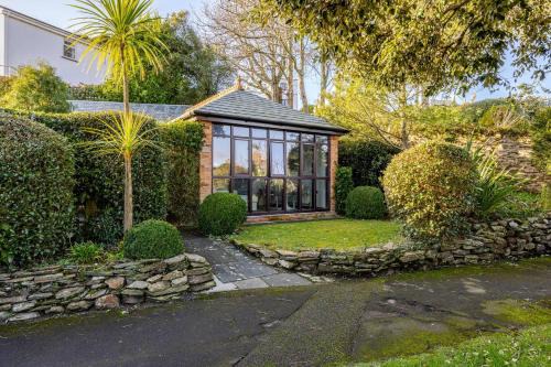 Fowey House | Charming Summerhouse Annexe in lush gardens in Fowey
