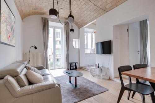 Prati Apartment | Charming Vatican Apartment with Balcony 6B