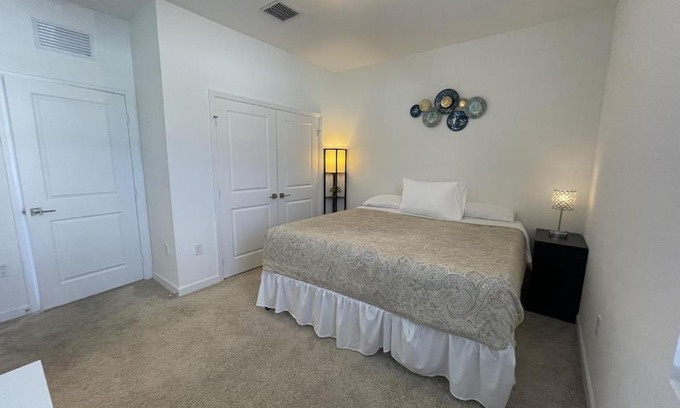 Homestead Apartment | Cheap rental with private entrance and backyard plus BBQ grill
