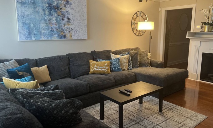 Fayetteville House | Cheerful 3 bedroom townhouse in great location.