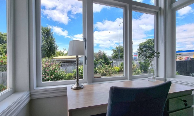 Greenlane - Ellerslie House | Cheerful 5 - Bedroom Home - Free Parking