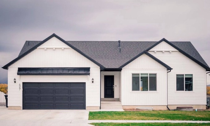 Logan House | Cheerful home in quiet neighborhood