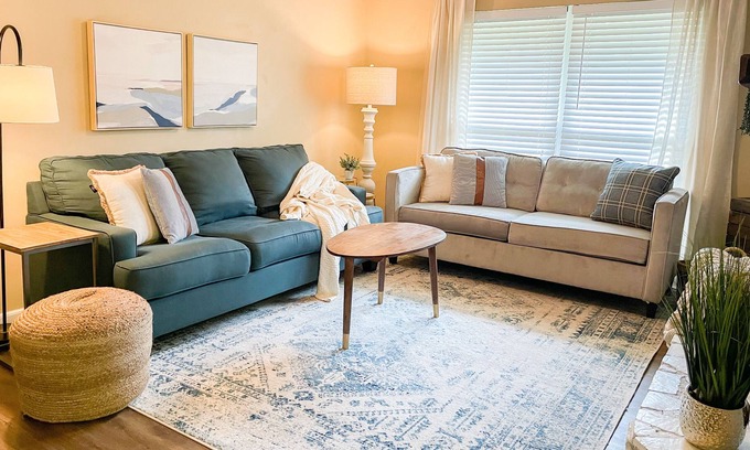 Hattiesburg House | Cheerful Midtown Home near USM & Hospital-Sleeps 8