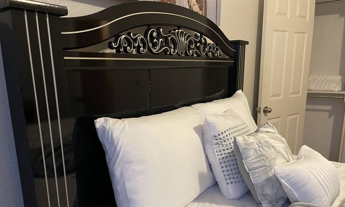Fort Worth House | Cheerful one private bedroom in a house. Quiet, clean and safe community