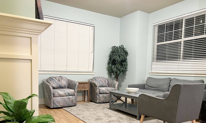 Education Hill House | Cheerful Redmond townhome