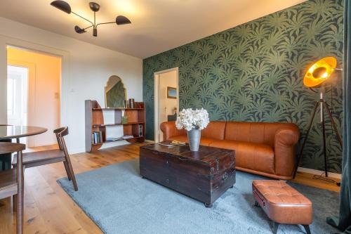 District 6 Apartment | Chesterfield Suite