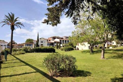 Les Restanques Apartment | Chez Adriana Appartement Cosy avec Jardin, proche plage