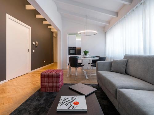 Sant'Eustacchio Apartment | Chiaroscuro By Case al Lago